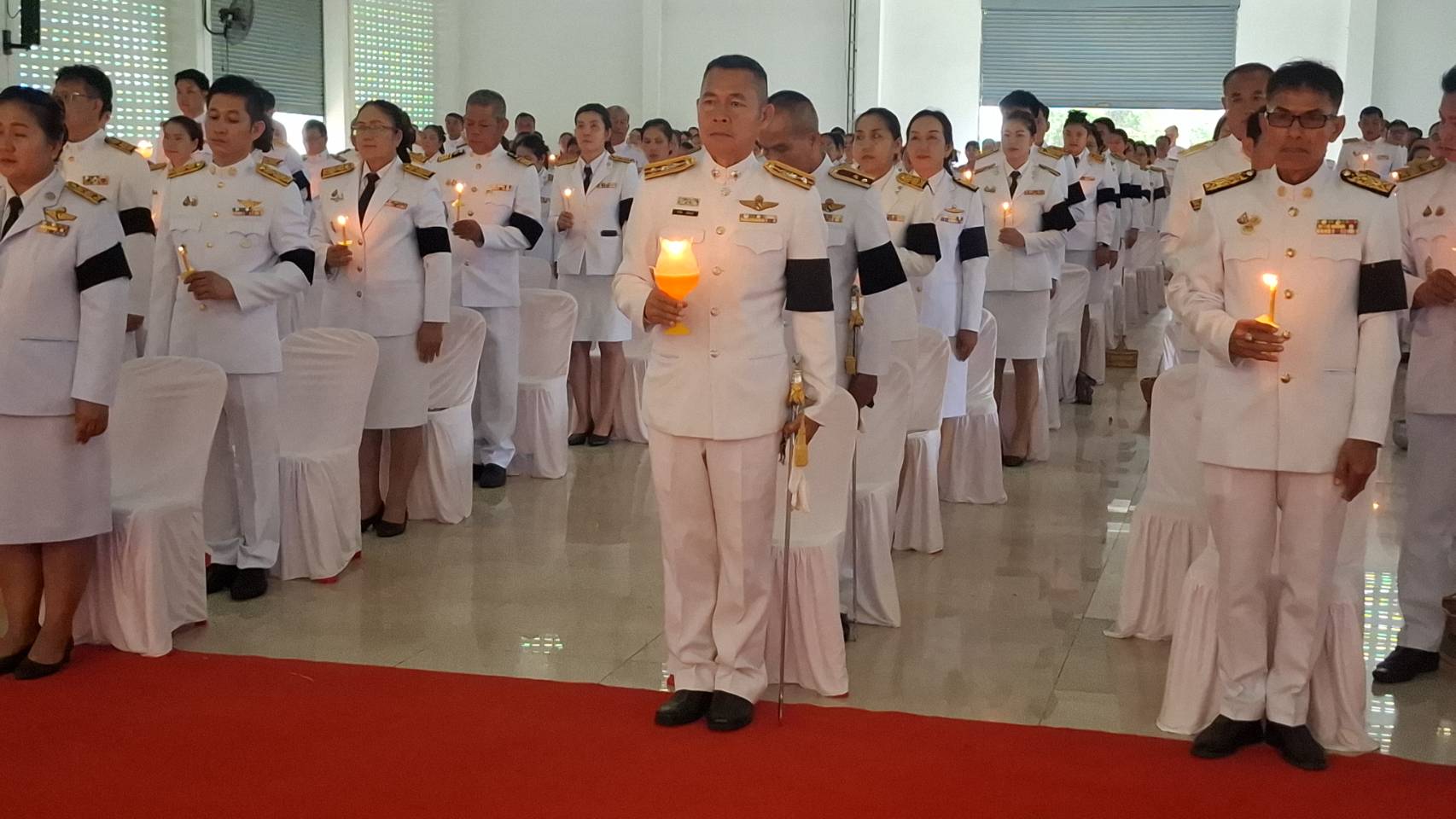 จุดเทียนชัยถวายพระพรชัยมงคล